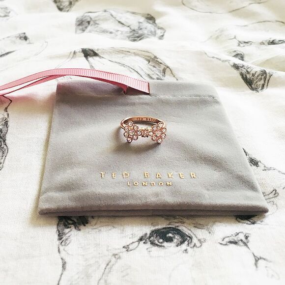 ❤︎ Ted Baker ❤︎ BREMMA Swarovski® Crystal bow Ring  M-L - Picture 3 of 8